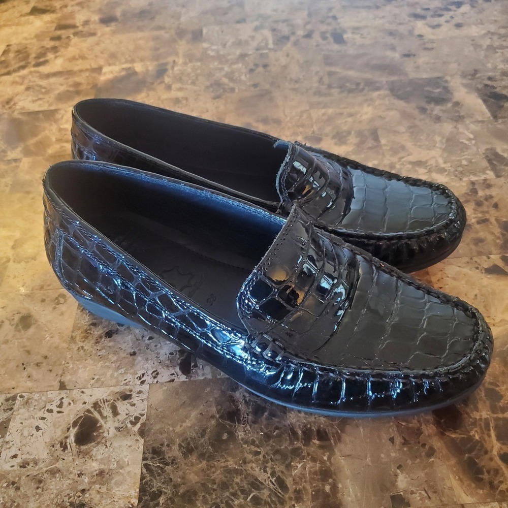 ECCO 38 Black Croc Embossed Leather Loafer Comfort SlipOn Shoes Women Classic